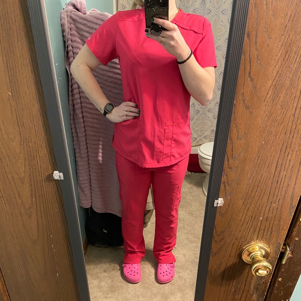 COPY - 💖BASICALLY NEW PINK DICKIES SCRUBS💖